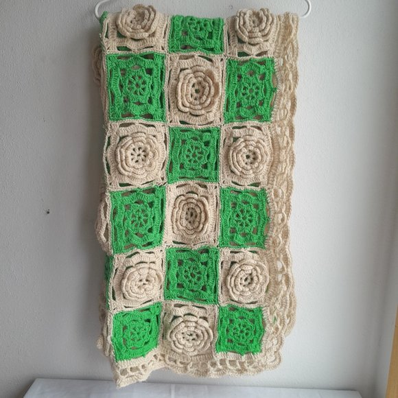 Homemade Knit Blanket Green Tan Floral 3D detail 28x16" Throw - Picture 2 of 12